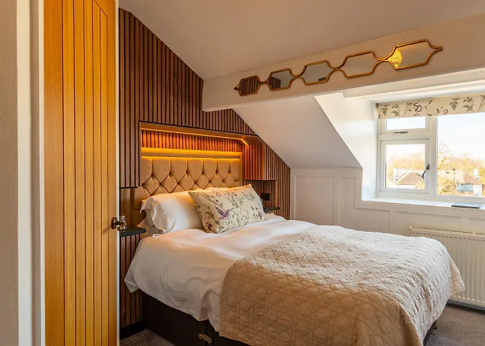 Holly Lodge Guest House With Free Off Site Health Club